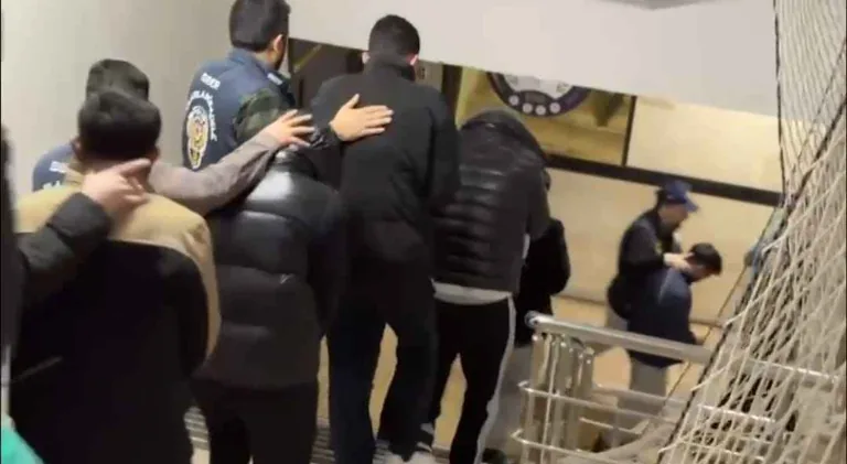 Kayseri Merkezli 7 İlde Dev Operasyon: 2,8 Milyar TL'lik Bahis Çetesi Çökertildi! 46 Gözaltı — haber görseli
