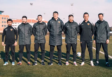 Kayserispor'un Yeni Teknik Ekibi Belirlendi! Sergej Jakirovic,  6 yardımcı antrenörle çalışacak!  — haber görseli