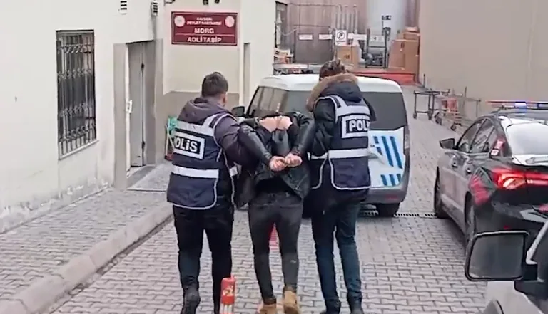 Kayseri’de Yağma Suçundan 10 Yıl 10 Ay Cezası Bulunan Şahıs Yakalandı! — haber görseli