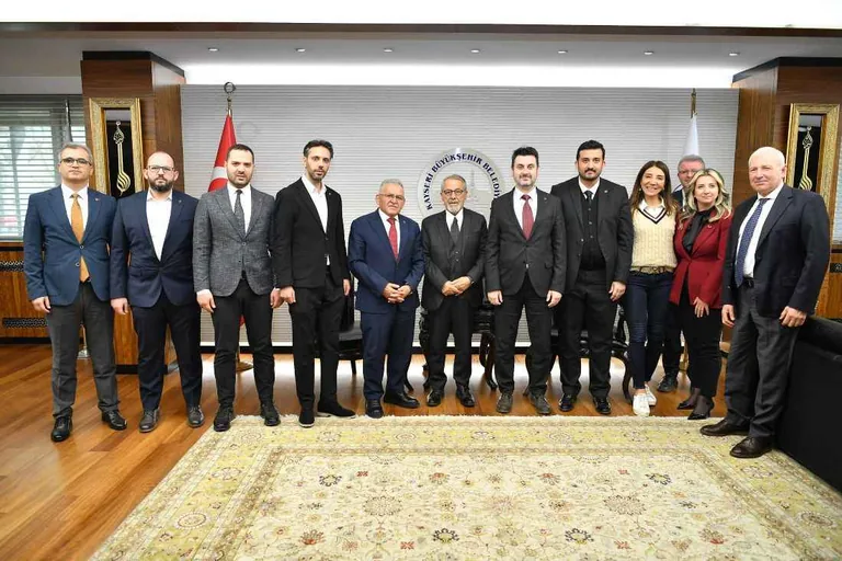 BAŞKAN BÜYÜKKILIÇ, PROF. DR. NACİ GÖRÜR’Ü AĞIRLADI — haber görseli