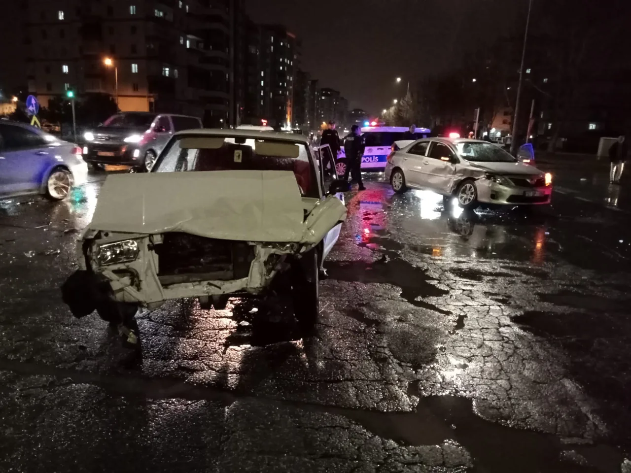 Bağdat Caddesi’nde Maddi Hasarlı Kaza: İki Otomobil Çarpıştı — haber görseli