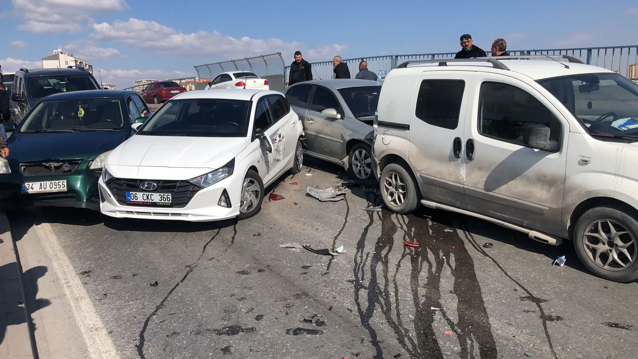 Kayseri'de Zincirleme Kaza! Ortalık Savaş Alanına Döndü — haber görseli