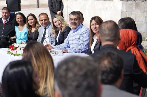 Milli Eğitim Bakanı Yusuf Tekin, Kayseri’de öğretmenlerle bir araya geldi — haber görseli