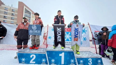 Kayseri Erzurum’da Zirveye Çıktı! Pistlerin Tozunu Attırdılar: Kayserili Snowboardculardan 14 Madalya — haber görseli