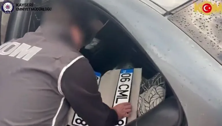 Kayseri’de Sahte Plaka Operasyonu! 18 APP Plaka, 443 Boş Plaka ve Mühür Ele Geçti! — haber görseli
