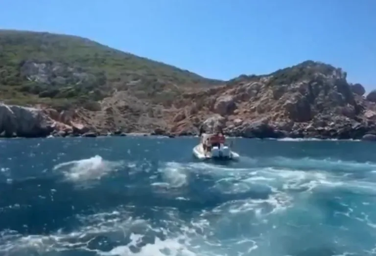 İzmir'de Göçmen Teknesi Battı:19 Kişi kurtarılırken, 7 kişinin cansız bedenine ulaşıldı — haber görseli