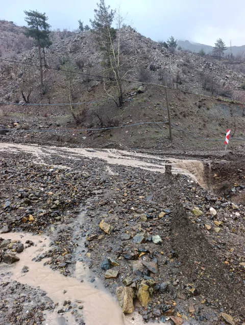 Yahyalı’da Sel Yolu Kesti: Kapuzbaşı-Ulupınar Hattı Ulaşıma Kapandı — haber görseli