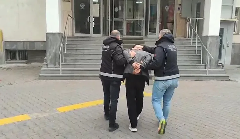 16 Yıl Hapisle Aranıyordu! Kayseri’de Firari Hırsız Kıskıvrak Yakalandı — haber görseli