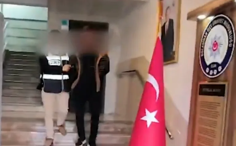 Kayseri’de Pompalı Dehşet! Sahabiye Mahallesi'nde İş Yeri Kurşunlayan İkili Kıskıvrak Yakalandı — haber görseli