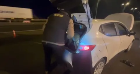 Polisin Dikkatinden Kaçar mı? Kayseri'de otomobil koltuk başlığına gizlenmiş uyuşturucu ele geçirildi — haber görseli