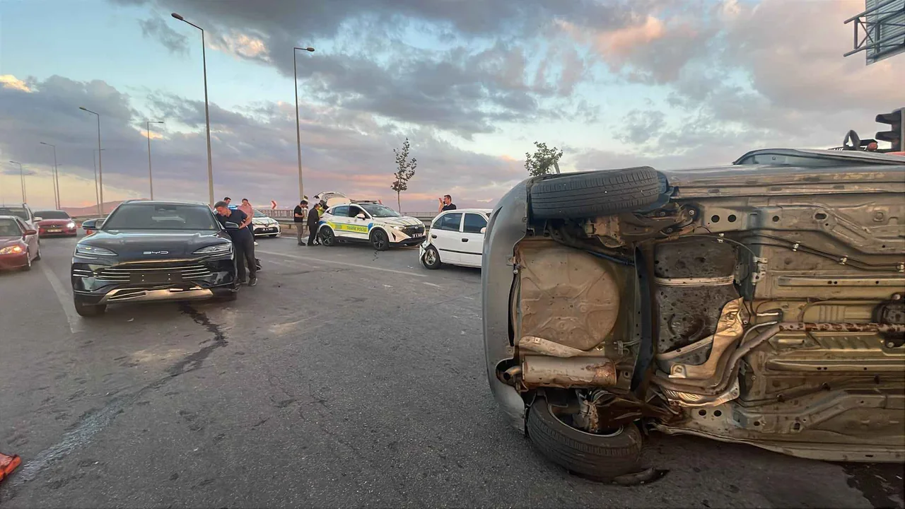 Osman Kavuncu Bulvarı'nda Zincirleme Kaza! 4 Araç Birbirine Girdi: 4 Yaralı — haber görseli