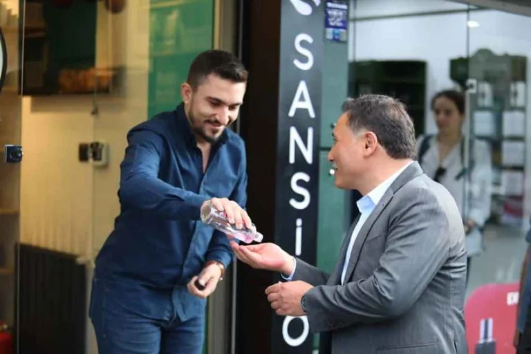 Kayseri Valisi Gökmen Çiçek Vatandaşlarla bir araya gelmeye devam ediyor — haber görseli