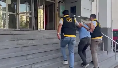 KARGO ŞİRKETİ ARACINI VE İÇİNDEKİ PAKETLERİ ÇALAN HIRSIZ YAKALANDI! — haber görseli