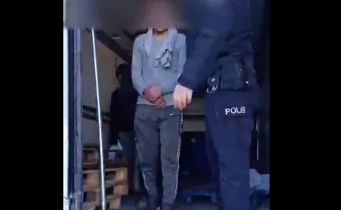 Sivas'ta Kamyon Kasasında 10 Kaçak Göçmen Yakalandı! 3 Tutuklama — haber görseli