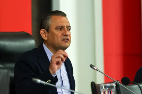 Özgür Özel’den Bolu’daki Yangında Yakınlarını Kaybeden Ailelere Taziye Ziyareti — haber görseli