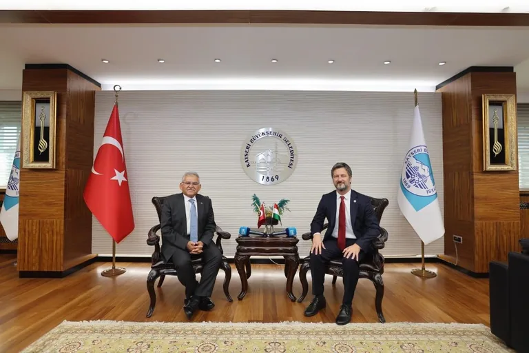 Başkan Büyükkılıç, Macaristan Ankara Büyükelçisi Matis ve Fahri Konsolos Şahbaz'ı Ağırladı — haber görseli