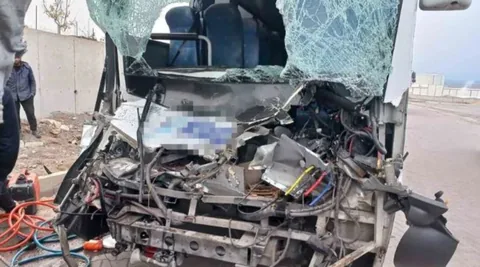 İncesu OSB’de Servis Midibüsü Tıra Çarptı: 6 Yaralı — haber görseli