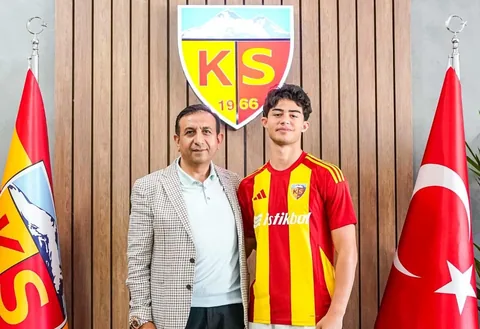 Kayserispor, genç yeteneği Kayra Cihan ile 3 yıllık sözleşme imzaladı — haber görseli