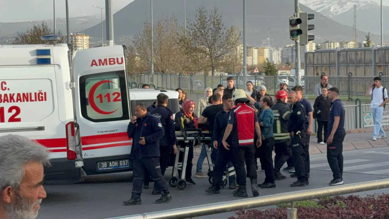 Son Dakika... Kayseri'de tramvayın çarptığı kadın yaralandı — haber görseli