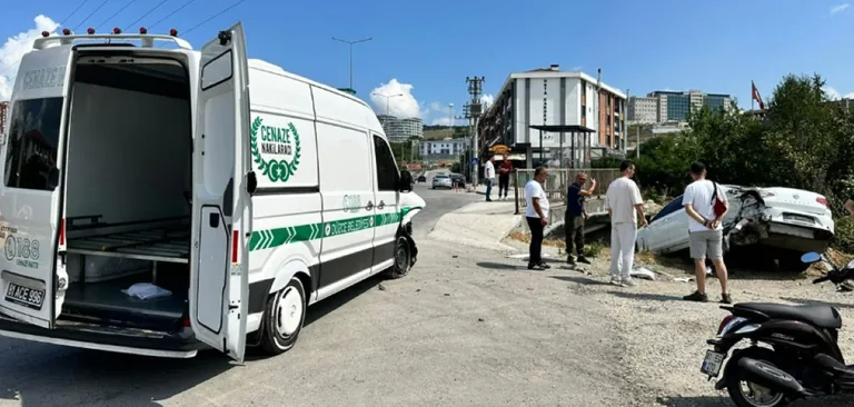 Düzce’de Cenaze Nakil Aracı Otomobile Çarptı! — haber görseli