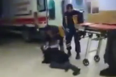Sivas'ta Skandal! Yaralı, Hastane Önünde Sedyeden Düşürüldü! — haber görseli