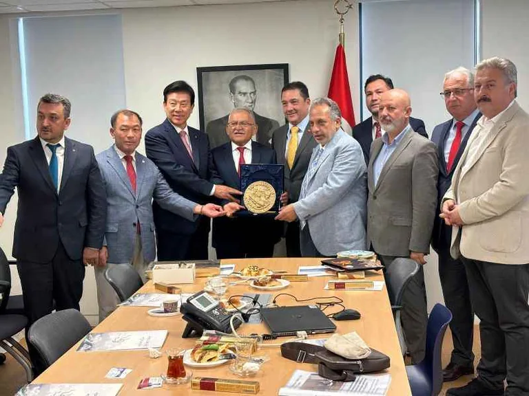 Başkan Büyükkılıç ve beraberindeki heyet, Seul’de Önemli temaslarda bulundu — haber görseli