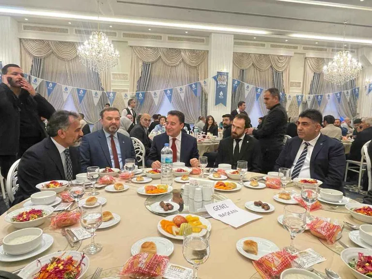 Deva Partisi Genel Başkanı Ali Babacan Kayseri'de Vatandaşlarla Bir Araya Geldi — haber görseli