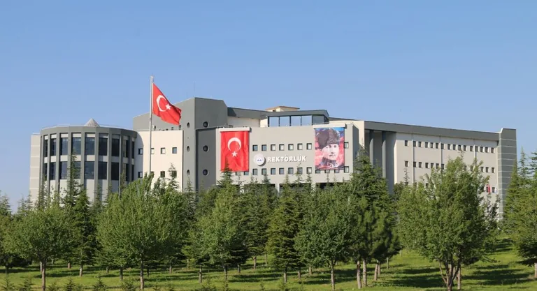 Erciyes Üniversitesi’ne "Binalarda Enerji Verimliliği Başarı Belgesi” verildi — haber görseli