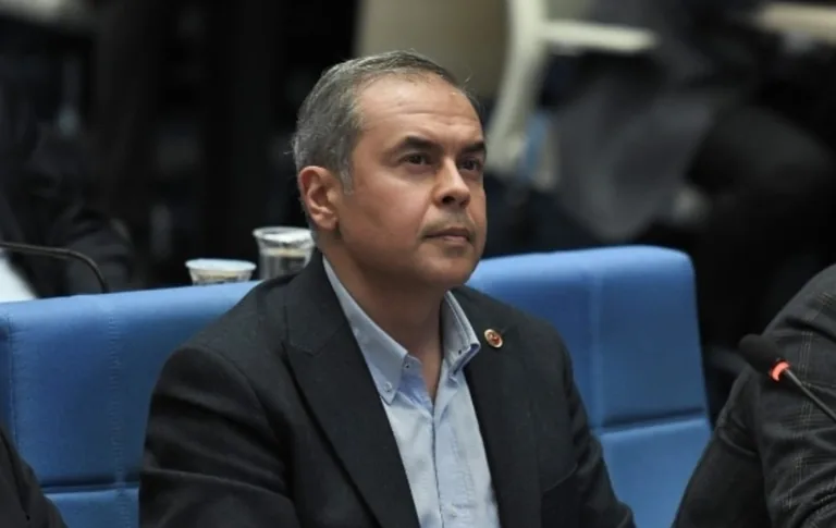 CHP’li Özgür Özer: Kayseri Büyükşehir Belediyesi'nin Hangi Şirkete Ne Kadar Borcu Var Bilmek İstiyoruz — haber görseli