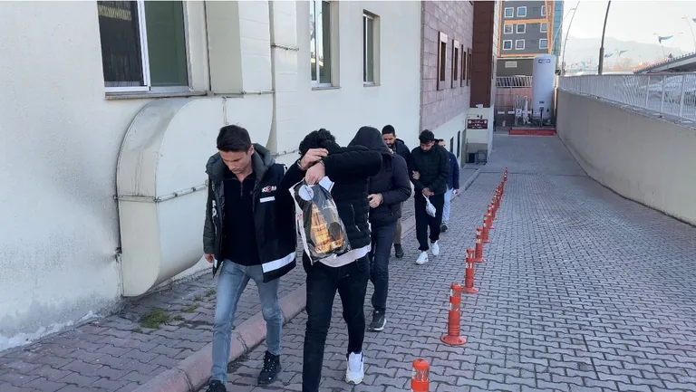KOM Ekiplerinden Başarılı Operasyon! Divan Patanesini Kurşunlayan Şahıslar Yakalandı — haber görseli