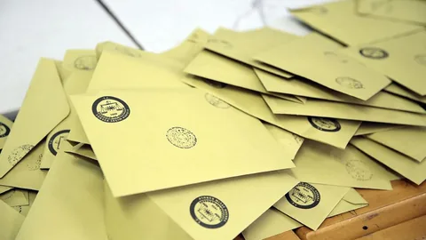 Flaş! Oylar yeniden sayıldı, belediye Yeniden Refah'tan AK Parti'ye geçti — haber görseli