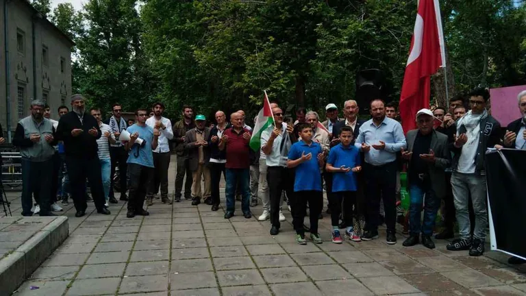 ERÜ İslam Kardeşlik Platformu, İsrail’in Refah’taki bombalı saldırısını kınadı — haber görseli