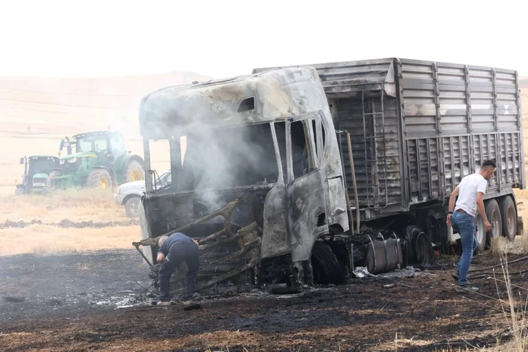Bünyan Sallık Mevkii'nde TIR Alev Alev Yandı — haber görseli