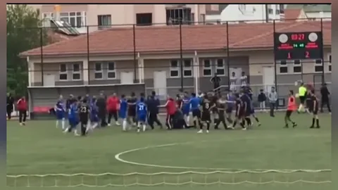 Futbol Değil Tekme ve Yumruklar Konuştu! Amatör Futbol Maçında Kavga Çıktı — haber görseli