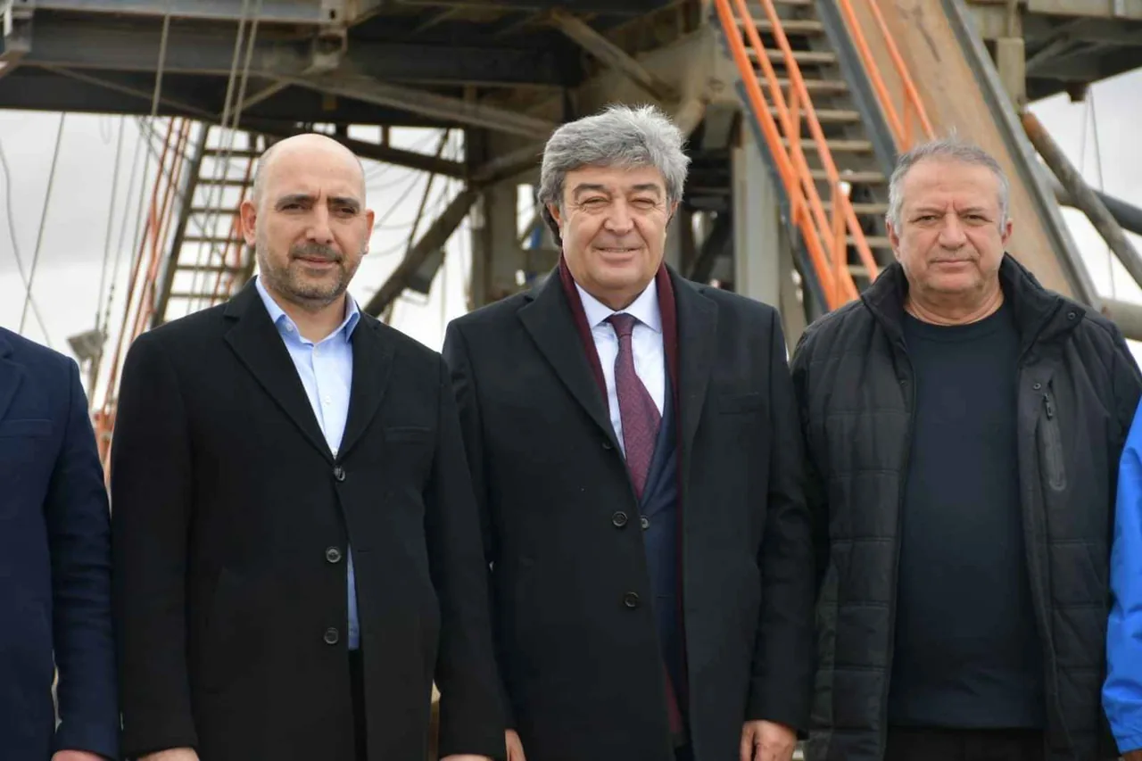 AK Parti’li Ataş ve KTB Başkanı Bağlamış'tan Jeotermal Sera OTB Sahasında İnceleme: 1500 Kişiye İstihdam Sağlanacak — haber görseli