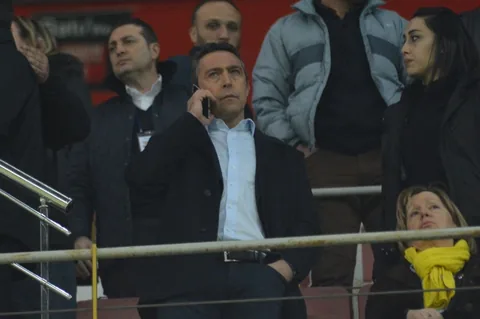 Fenerbahçe ve Kayserispor Başkanları Arasında Gerginlik! Ali Koç'un İddiaları Bomba Etkisi Yarattı — haber görseli