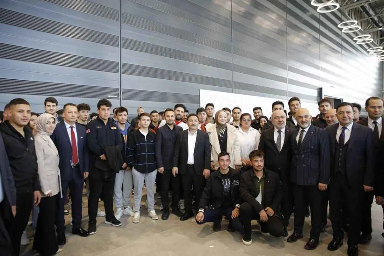 Vali Çiçek, “Bir kişiye bile istihdam sağlarsak bu bizim kârımız olur” — haber görseli
