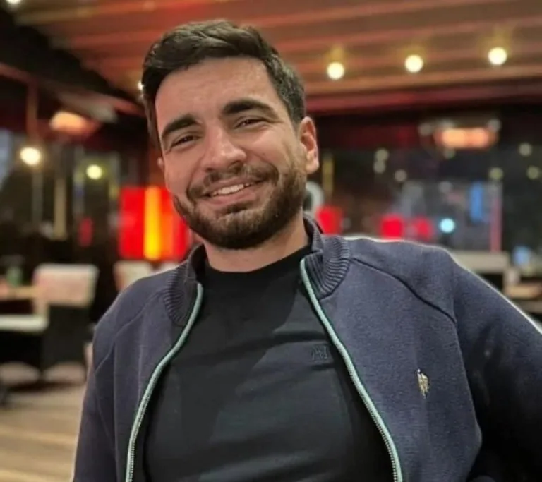 Balıkesir’de Silahlı Saldırının Kurbanı Olan Akademisyen Semih Kaçmaz Memleketi Kayseri’de Toprağa Verildi — haber görseli