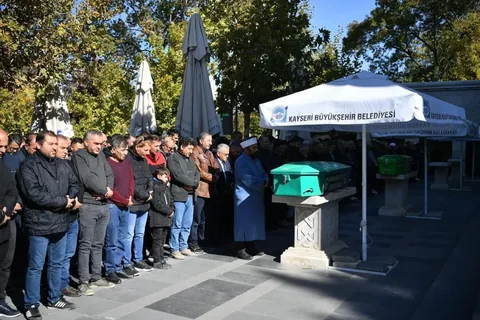  Halk Otobüsünde Korkunç Olay! 74 Yaşındaki Vatandaş Kapıdan Düşerek Hayatını Kaybetti — haber görseli