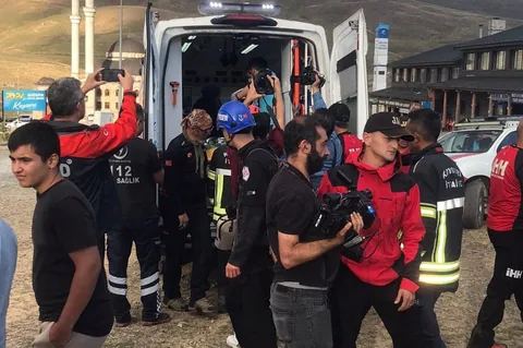 Erciyes Dağı'nda Taş Yuvarlanması Sonrası Mahsur Kalan Dağcılar Kurtarıldı — haber görseli
