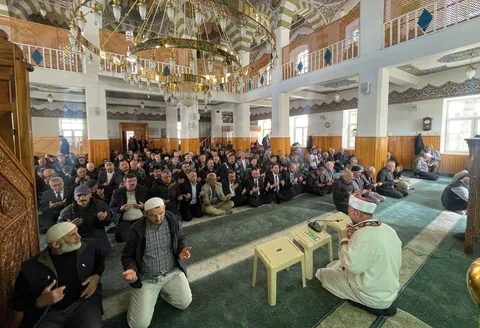 ALPARSLAN TÜRKEŞ, KAYSERİ’DE 30 AYRI CAMİDE DUALARLA ANILDI — haber görseli
