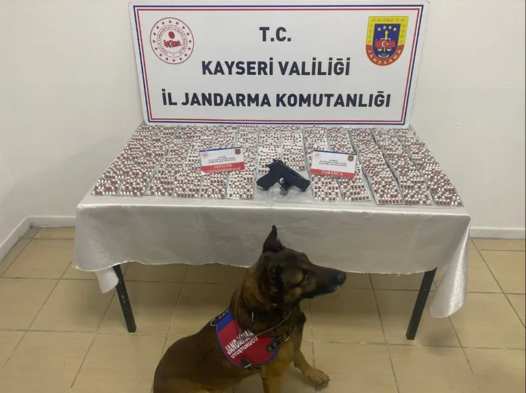 4 BİN 400 ADET UYUŞTURUCU HAP VE SİLAH ELE GEÇİRİLDİ.. Sondakika Kayseri Haber — haber görseli