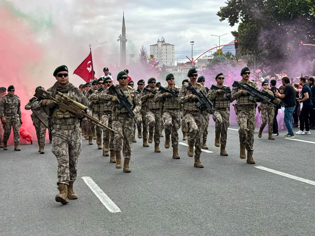 Vali Çiçek’ten Kayseri Meydanı’ndan Güçlü Mesaj: “Biz Hep Var Olacağız, Bedel Ödedik, Bedel Ödeyeceğiz” — haber görseli