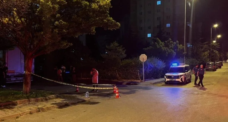 Kayseri İLDEM' de 'kız meselesi' nedeniyle çıkan bıçaklı kavgada 2 kişi yaralandı — haber görseli