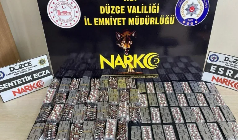 Düzce'de Duvara Gizlenmiş 4 Bin 550 Adet Senteteik Uyuşturucu Ele Geçirildi — haber görseli
