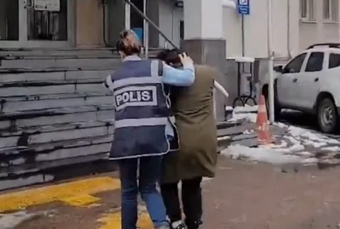 Polisten Kaçamadı! 20 Yıl Kesinleşmiş Hapis Cezası İle Aranan Kadın Yakalandı — haber görseli