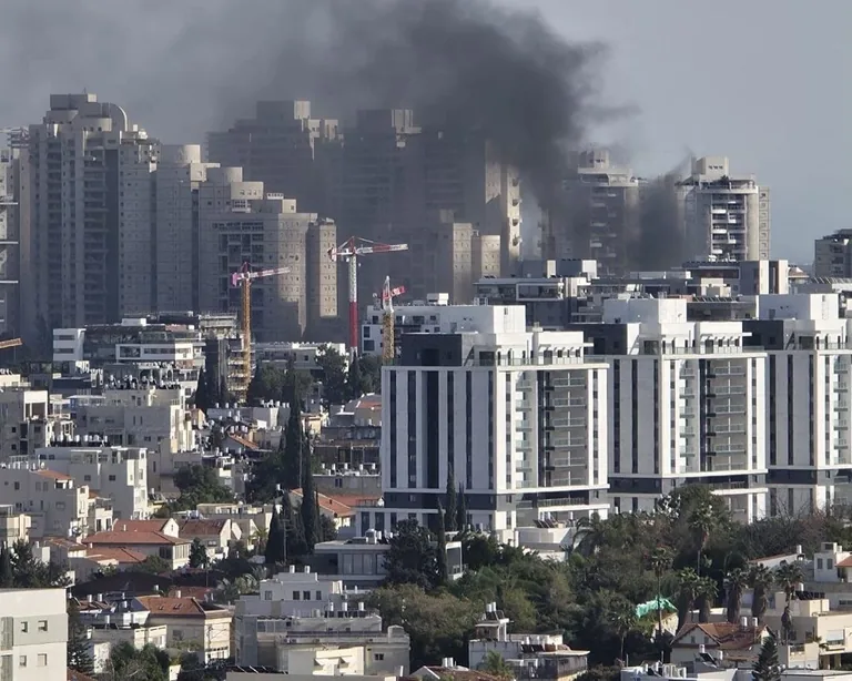 İRAN VURDU, TEL AVİV ALEV ALEV YANIYOR — haber görseli