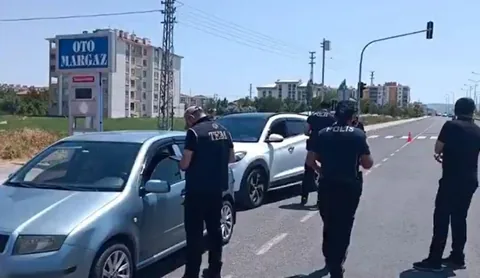 Bünyan’da Geniş Çaplı Huzur Operasyonu: Kaçak Telefonlar ve Makaron Ele Geçirildi — haber görseli