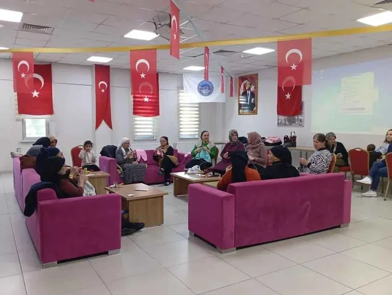 Sarıoğlan’da Kadınların Terapi Günü: Örgü ve Motivasyon Günü Yoğun İlgi Gördü — haber görseli
