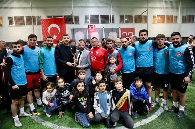 Başkan ÇOLAKBAYRAKDAR, Baki Ersoy ile Bölgeler Arası Futbol Turnuvası’nın Final Maçını İzledi — haber görseli